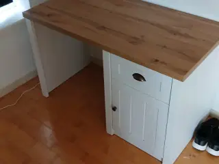 Skrivebord 