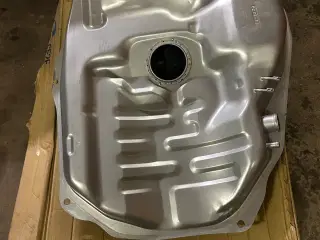 Benzintank og studs Mazda 626 GD