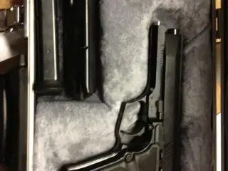 Pistol 9 mm
