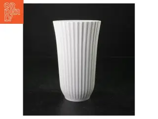 Hvid vase fra Lyngby (str. H 18 cm ø. 11 cm)
