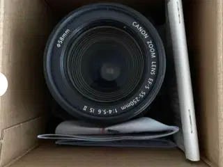 Canon lens EFS 55-250mm f/4-5.6 IS lens