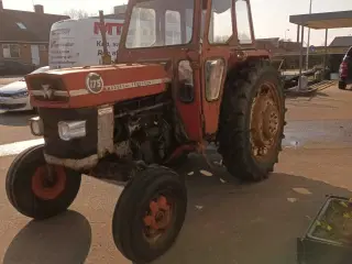 Massey Ferguson traktor 
