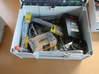 Kasse m. blandet værktøj & tilbehør