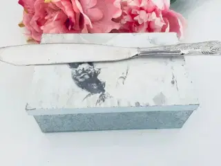 Vintage lagkagekniv med patina 