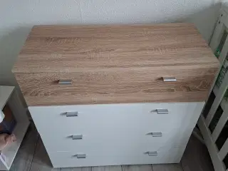 Jysk kommode med 4 skuffer sælges i Aabenraa