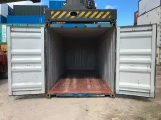 20 fods Container- Står i Hvidovre på Sjælland 