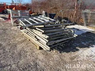 Stillads stort lot af blandet stillads