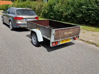 Trailer med bredde der passer til en standard plad