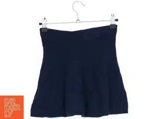 Mørkeblå nederdel fra H&M (str. 122)