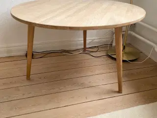Sofabord i lyst egetræ