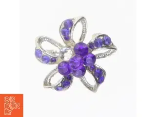 Blomsterformet broche med lilla sten (str. 2,5 cm)