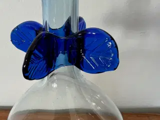 Gammel håndlavet glas vase.