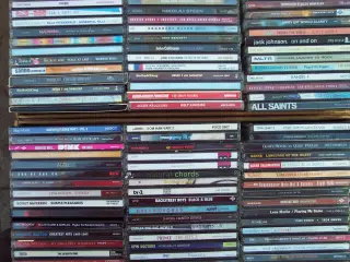 850 POP/ROCK/KLASSISKE CDer sælges stykvis….      