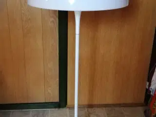 Panthella standerlampe fra Louis Poulsen