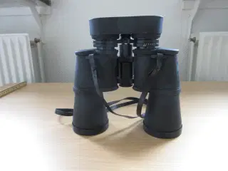 FOCUS ZOOM: 8 x - 20 x 50