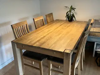 Massivt egetræs Spisebord med 6 stole 