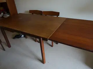 Spisestue teaktræ