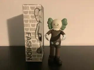 KAWS Exquisite Model Figurine 18 cm Brun og Grøn