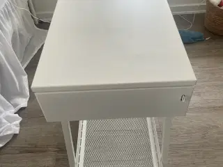 Sengebord fra ikea 
