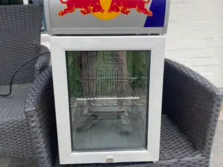 Redbull køleskab