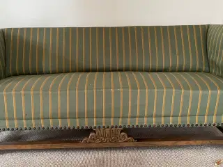 Velholdt sofa med almuebetræk
