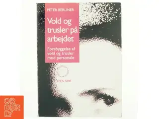 Vold og trusler på arbejdet : forebyggelse af vold og trusler mod personale af Peter Berliner (Bog)