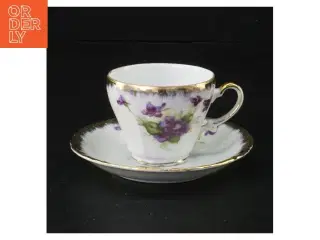 Porcelænste kop og underkop med blomstermotiver fra Lucky (str. 11 x 6 cm)