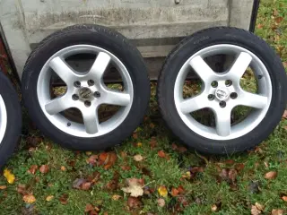 VW, Skoda alufælge med sommerdæk.