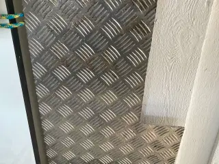 Dørkplade ca 4 millimeter tyk 