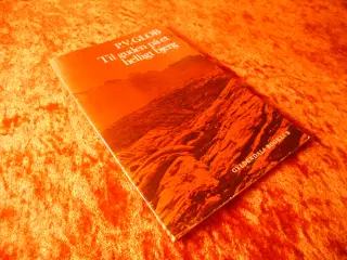 Til guden på et helligt bjerg, Peter V. Glob,