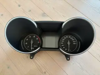 Alfa Romeo Giulia instrumenter