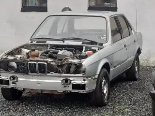 BMW E30 324d reservedelsbil