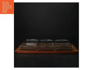Cabaret Teak Serveringsbakke med tre glas beholdere (str. 34x14 cm)