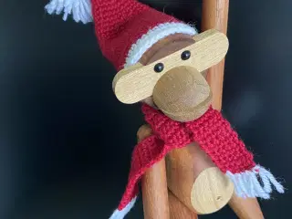 Nissehue og halstørklæde til Kay Bojesen abe