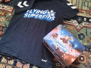 Hummel og flying Superkids sæt 25 kr ialt 🌸