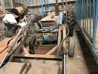 traktor med frontlæsser, Ford 4000