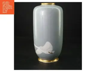 Blå vase med guldkant og svanemotiv fra Rosenthal (str. 21 cm. 10 cm i diameter)