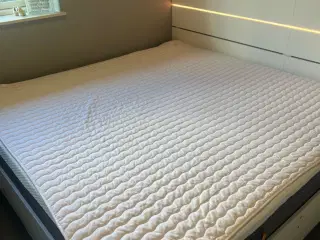 Seng m. madras og gavl