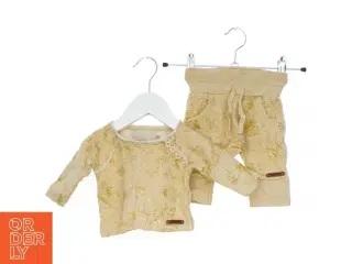 Babysæt med bluse og bukser fra MarMar (str. 56)