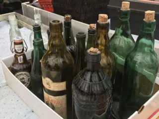 13 gamle grønne flasker . ????