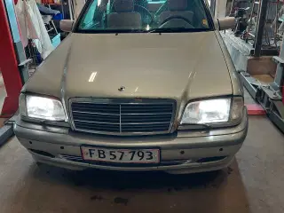Mercedes-Benz C220  CDI