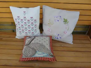  3 broderede sofapuder