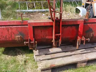 Traktor Bagtip skovl 