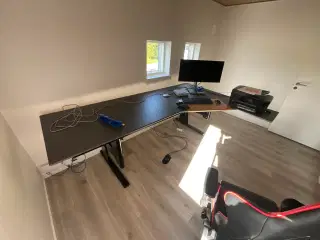 Hævesænke skrivebord