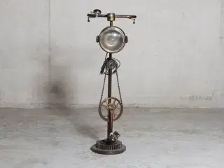 Ny Lampe i jern med cykel look