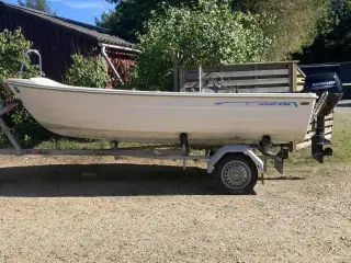 Cresent 434 Styrpult jolle med 20HK Mercury 4 takt