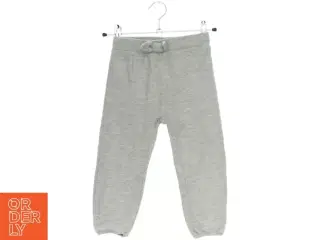 Grå babybukser fra Mango KIDS (str. 98)