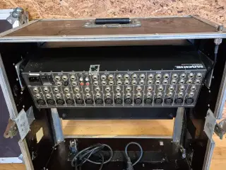 Mackie 16 ch. mixer incl. rack