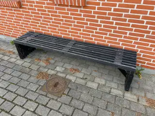 Trælle bænk.