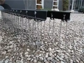 - - - JST 2,5mtr  Made in Denmark gårdspladsrive som er kraftig